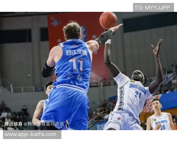 奥贝克帕在CBA联赛中连续两场表现抢眼，成为球队得力助手