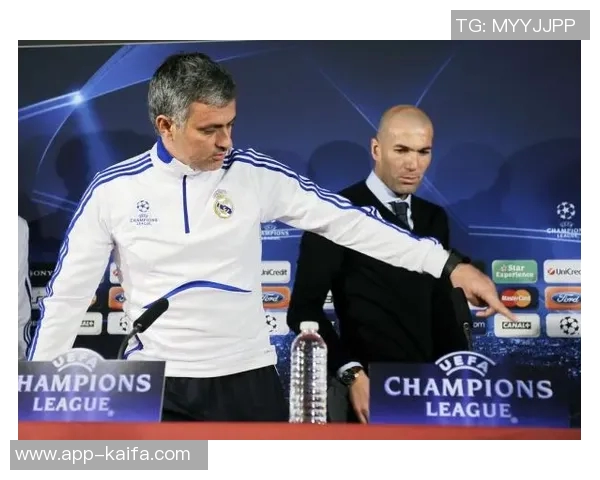 曼联主席否认穆里尼奥回归传言，称球队正寻找新教练